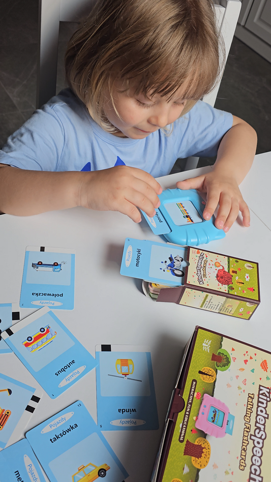 Gry rozwijające słownictwo, które pokochacie – jak Twoje dziecko uczy się mówić przez zabawę