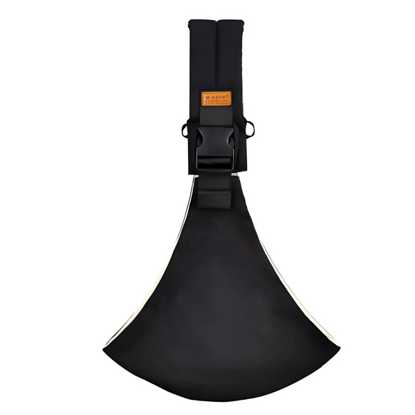 Czarny uchwyt montażowy z szeroką podstawą i pasami, widok na białym tle.